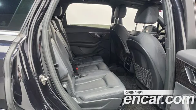 Audi Q7 2021 thumb 11