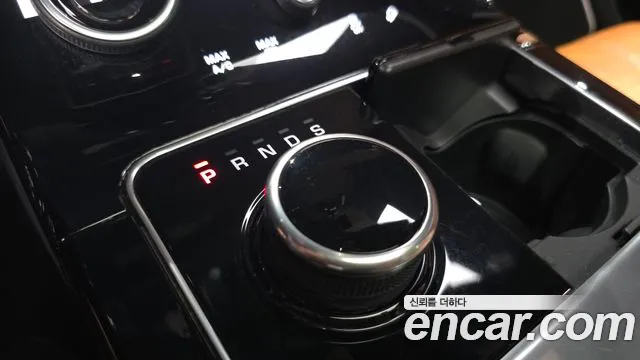 Land Rover Range Rover Velar 2018 thumb 8