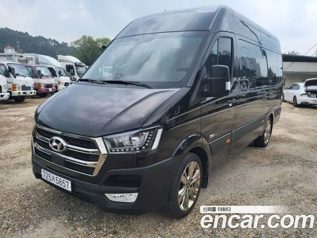 Hyundai Staria 2024 thumb 2
