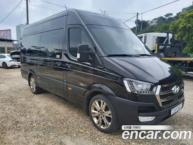 Hyundai Staria 2024 thumb 3
