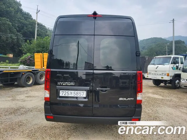 Hyundai Staria 2024 thumb 4