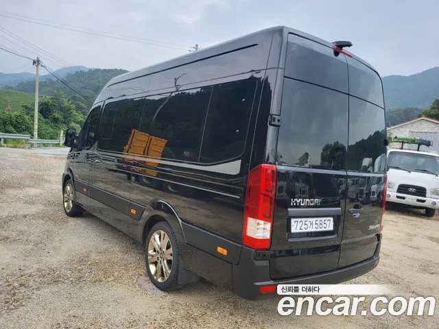 Hyundai Staria 2024 thumb 6