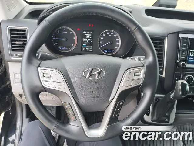 Hyundai Staria 2024 thumb 8