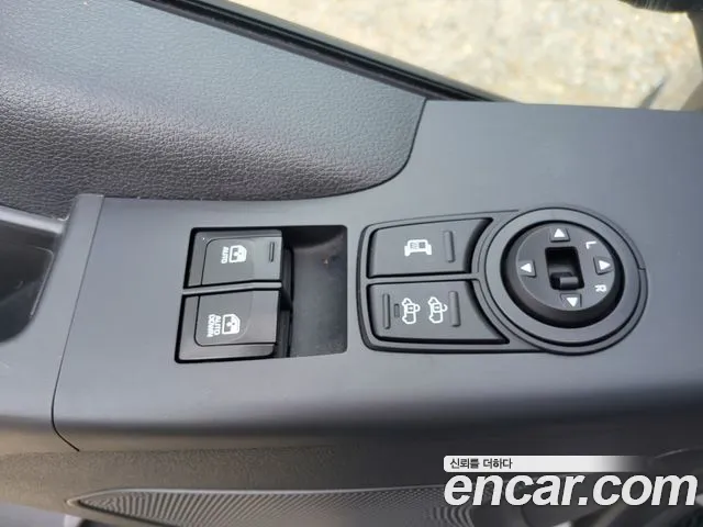 Hyundai Staria 2024 thumb 9