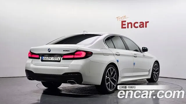 BMW 5 серии 2022 thumb 2