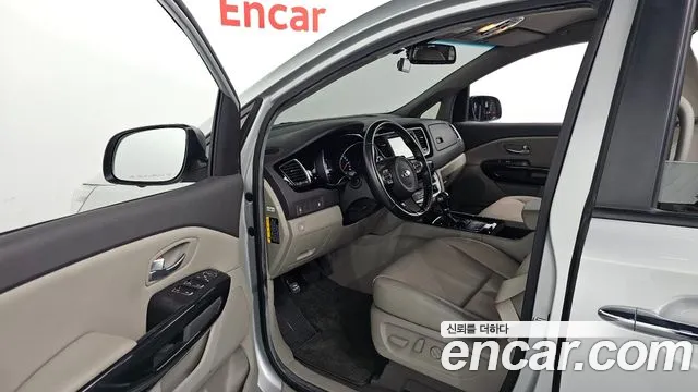 Kia Carnival 2014 thumb 10