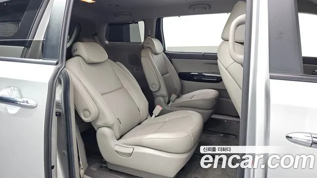 Kia Carnival 2014 thumb 11