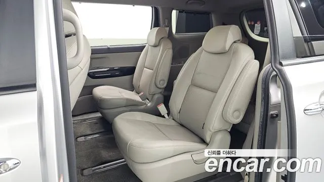 Kia Carnival 2014 thumb 12