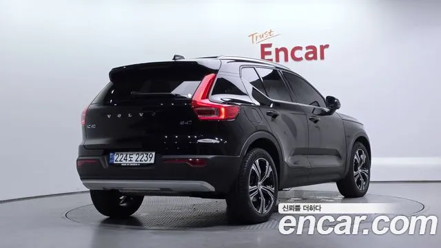 Volvo XC40 2021 thumb 2