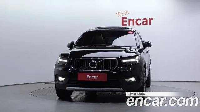 Volvo XC40 2021 thumb 3