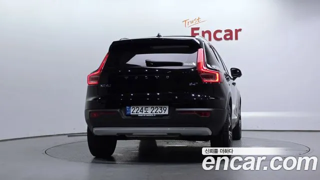 Volvo XC40 2021 thumb 4