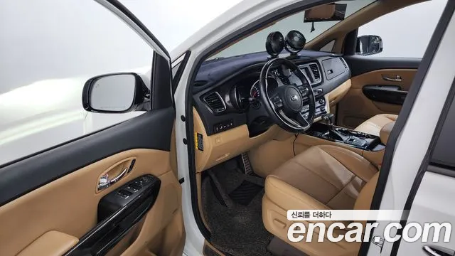 Kia Carnival 2018 thumb 10