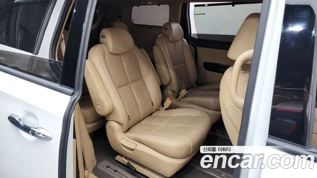 Kia Carnival 2018 thumb 11