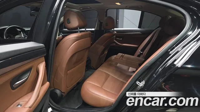 BMW 5-Series 2016 thumb 11