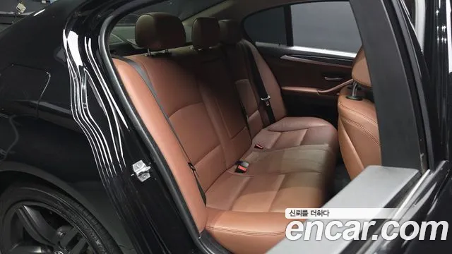 BMW 5-Series 2016 thumb 12