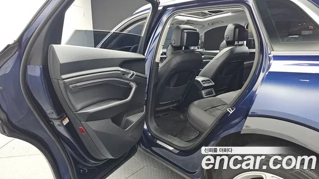 Audi e-tron 2021 thumb 12