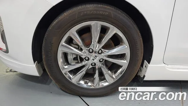 Kia Carnival 2019 thumb 5
