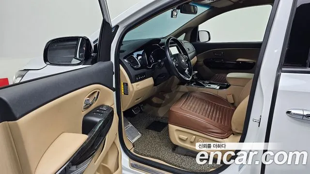 Kia Carnival 2019 thumb 10