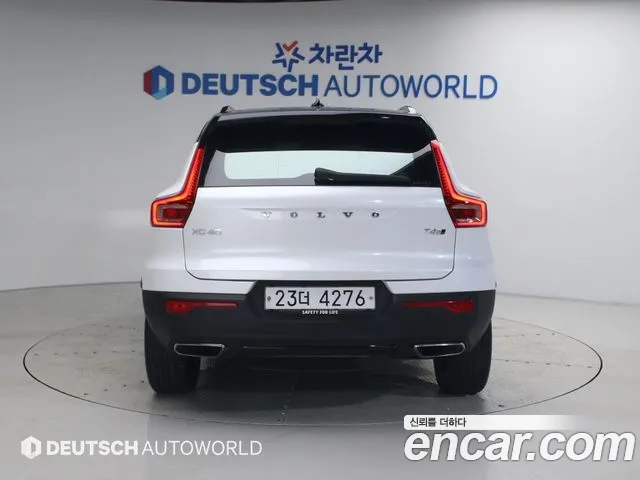 Volvo XC40 2019 thumb 4