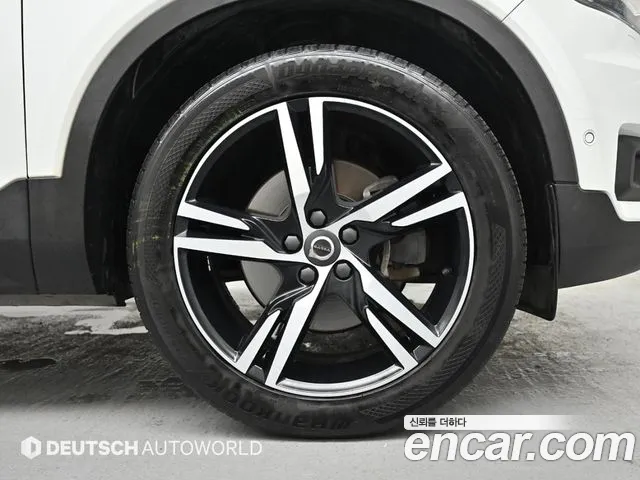 Volvo XC40 2019 thumb 5