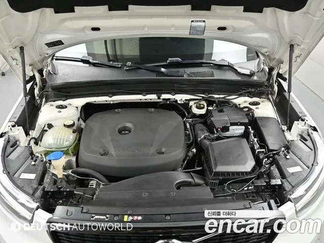 Volvo XC40 2019 thumb 6