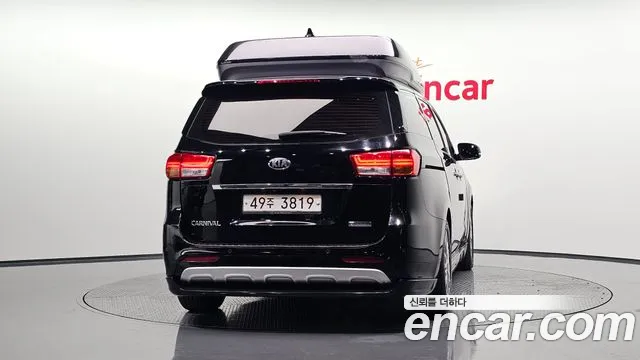 Kia Carnival 2017 thumb 3