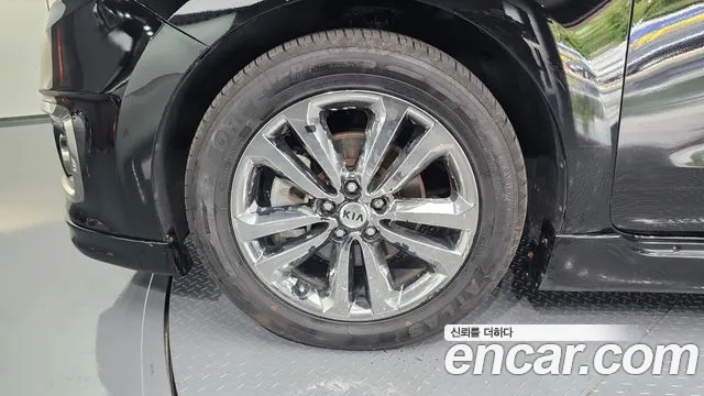 Kia Carnival 2017 thumb 4