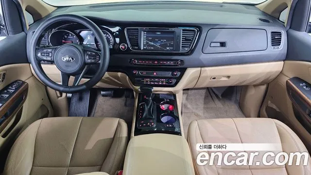 Kia Carnival 2017 thumb 6