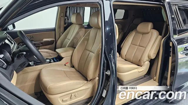 Kia Carnival 2017 thumb 9