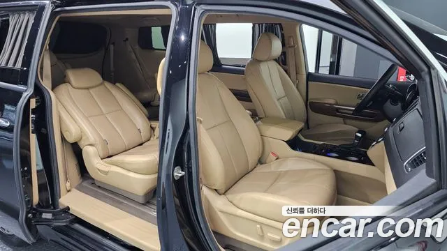 Kia Carnival 2017 thumb 10