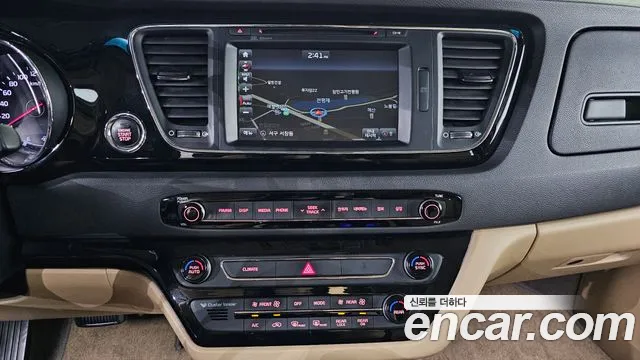Kia Carnival 2017 thumb 11