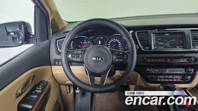 Kia Carnival 2017 thumb 12