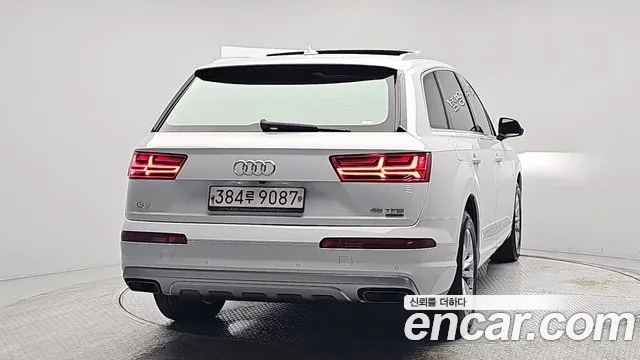 Audi Q7 2019 thumb 2