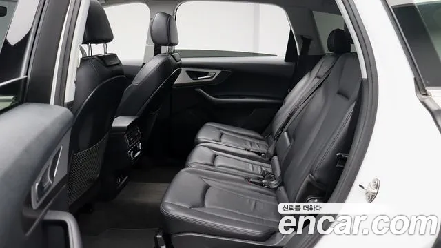 Audi Q7 2019 thumb 6
