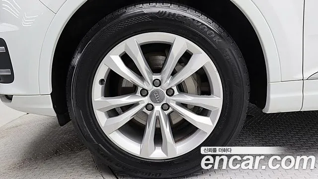 Audi Q7 2019 thumb 7
