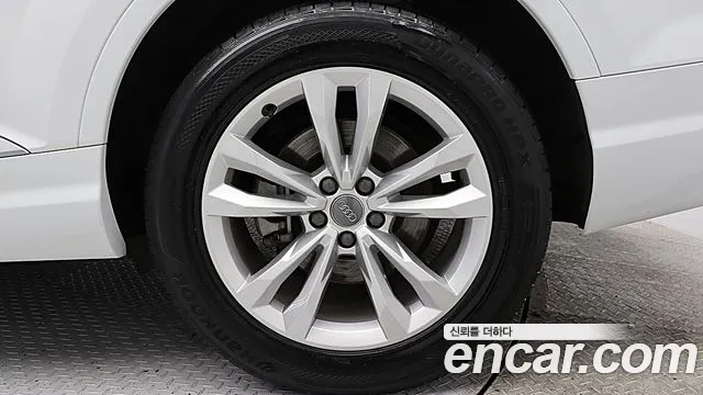 Audi Q7 2019 thumb 8