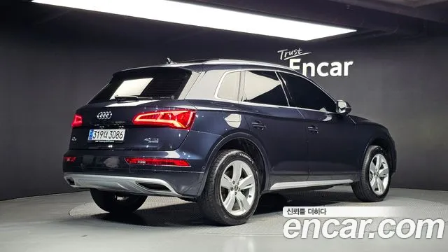 Audi Q5 2020 thumb 2