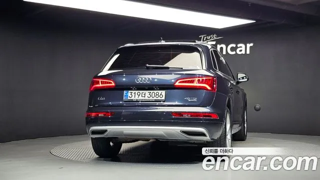 Audi Q5 2020 thumb 4