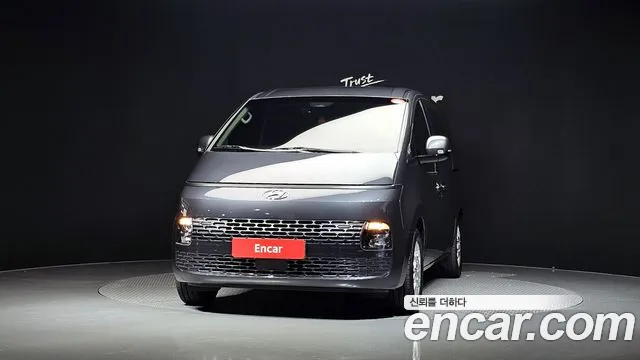 Hyundai Staria 2023 thumb 3