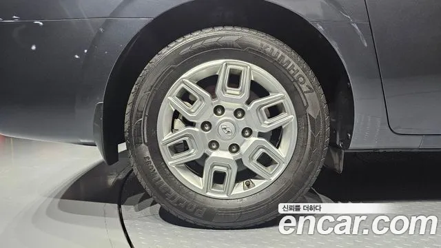 Hyundai Staria 2023 thumb 5