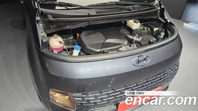 Hyundai Staria 2023 thumb 6