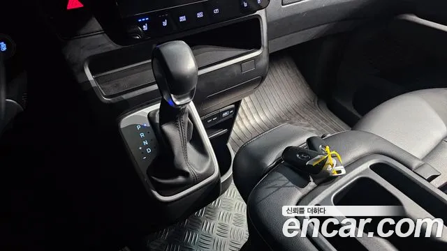 Hyundai Staria 2023 thumb 9