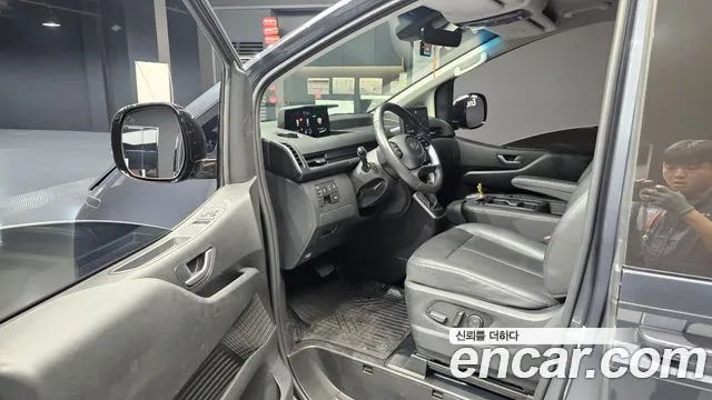 Hyundai Staria 2023 thumb 10