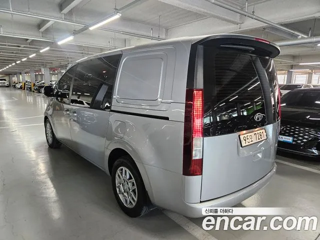 Hyundai Staria 2022 thumb 2