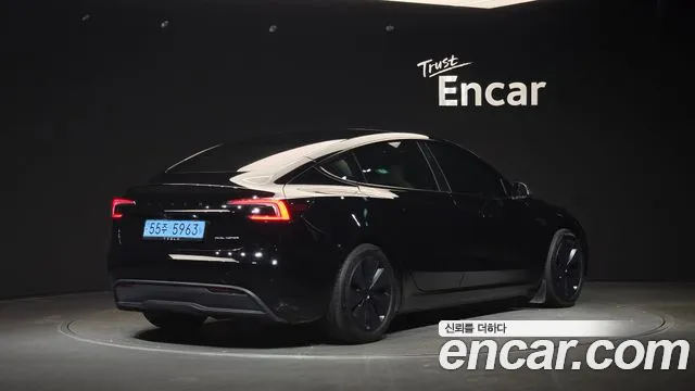 Tesla Model 3 2024 thumb 2