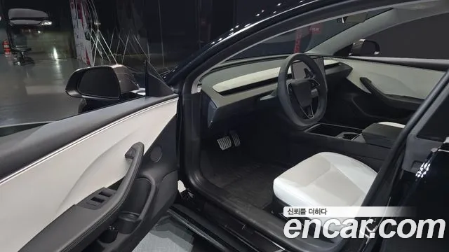 Tesla Model 3 2024 thumb 10
