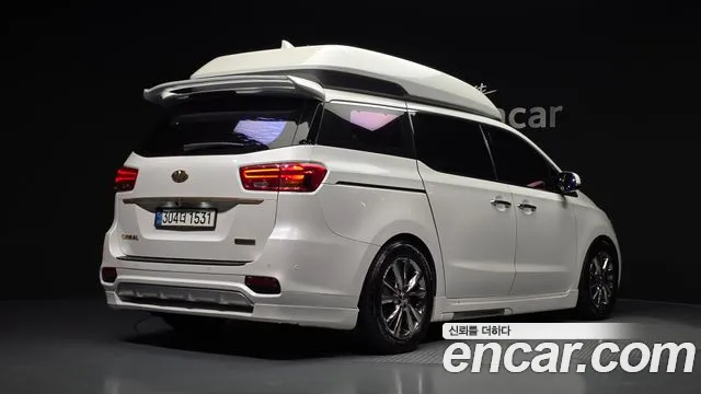 Kia Carnival 2018 thumb 2