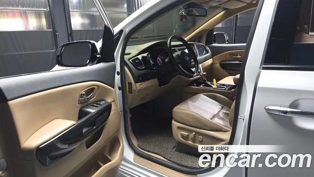 Kia Carnival 2018 thumb 10