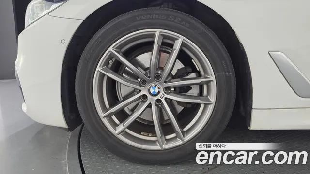 BMW 5 серии 2019 thumb 5