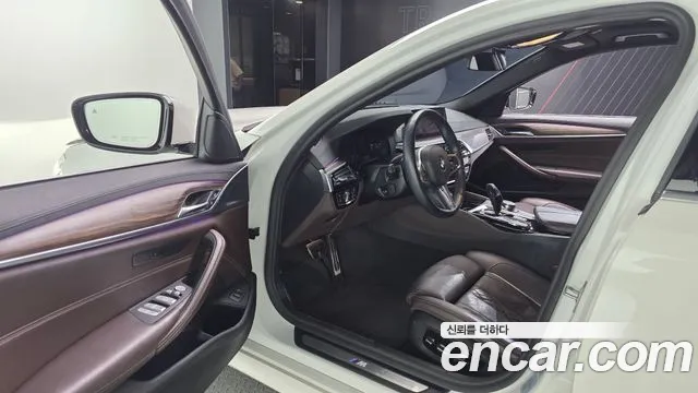 BMW 5 серии 2019 thumb 10